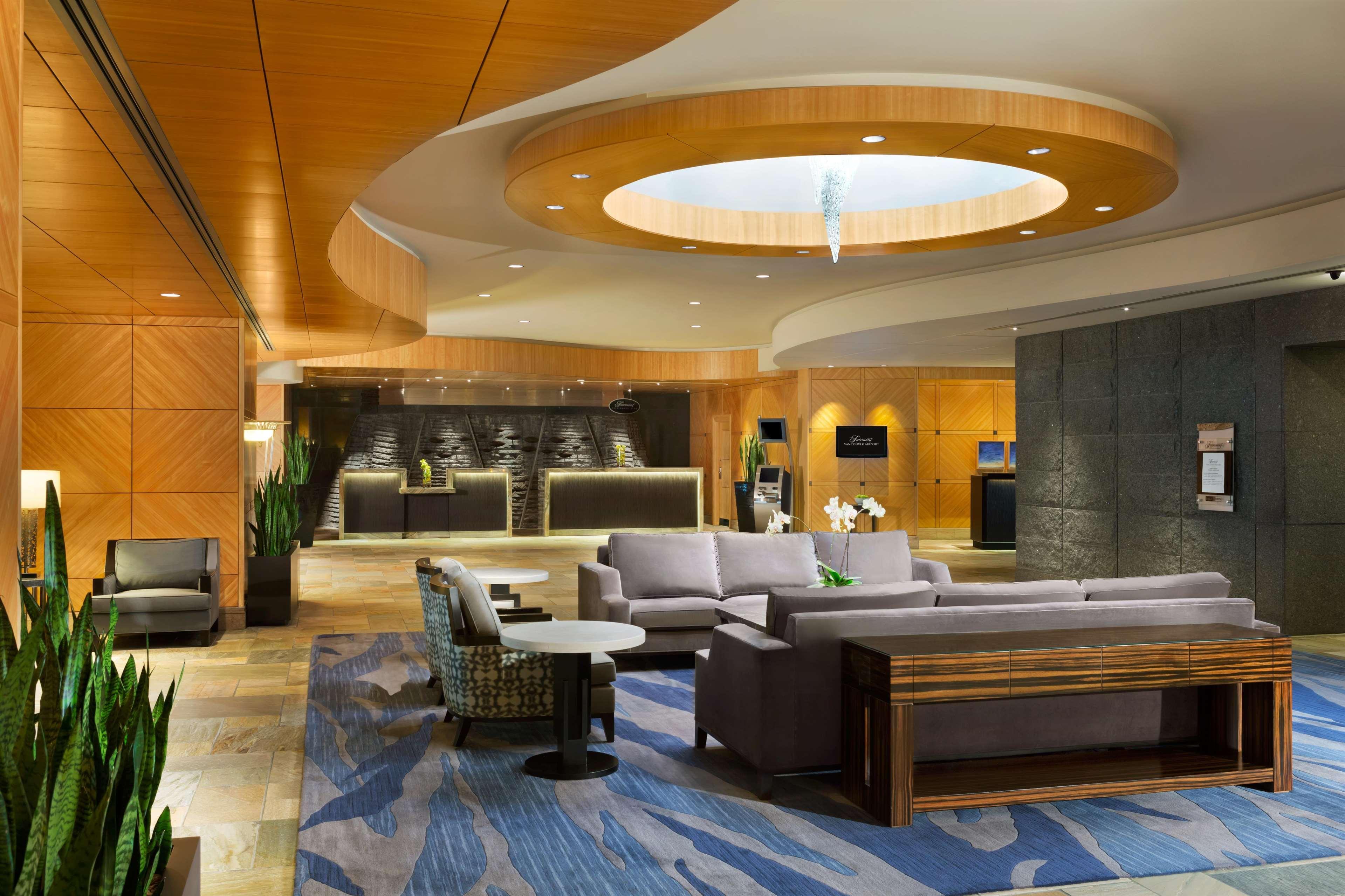 Fairmont Vancouver Airport In-Terminal Hotel Richmond Eksteriør bilde The lobby of the Westin