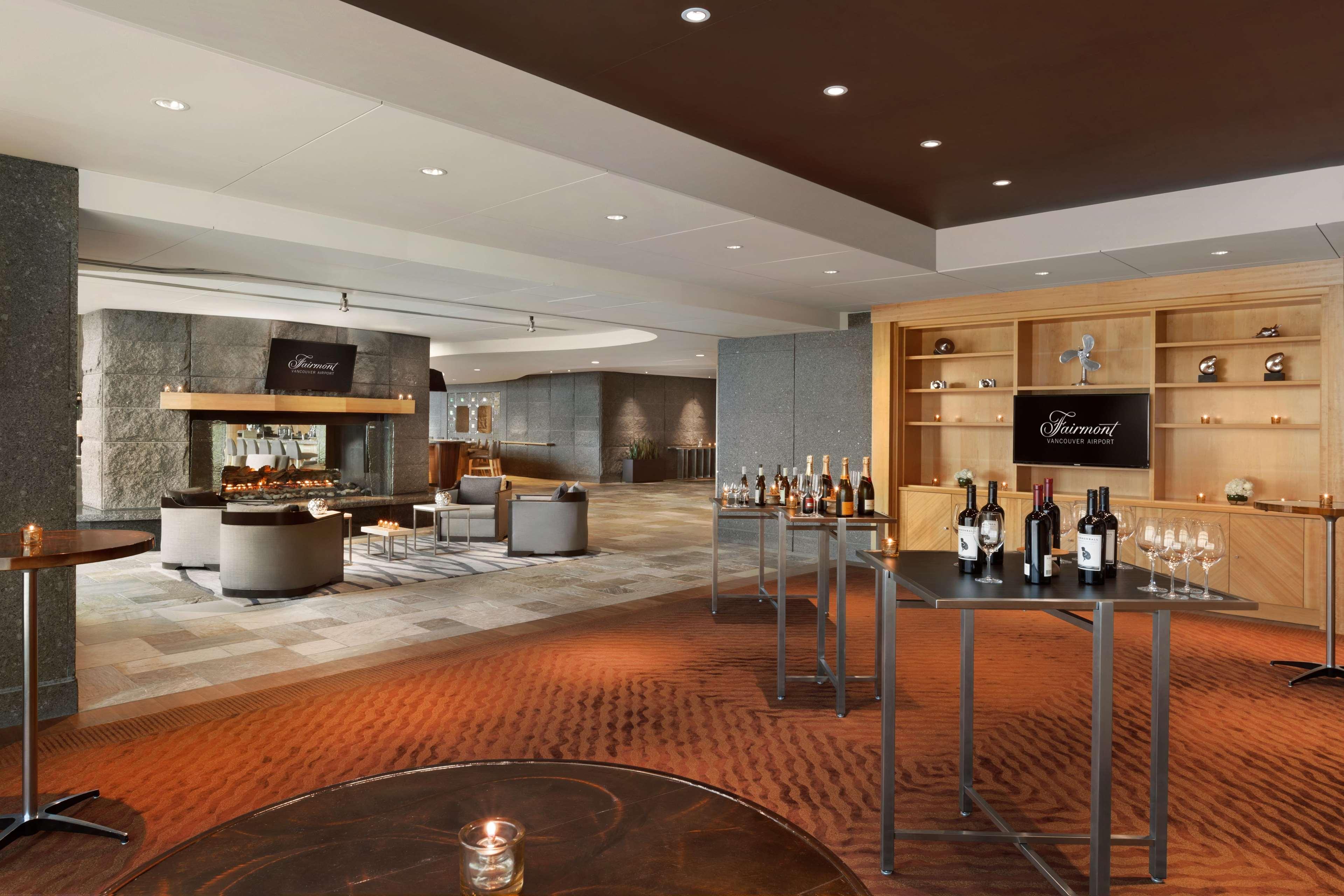 Fairmont Vancouver Airport In-Terminal Hotel Richmond Eksteriør bilde The Wine Bar