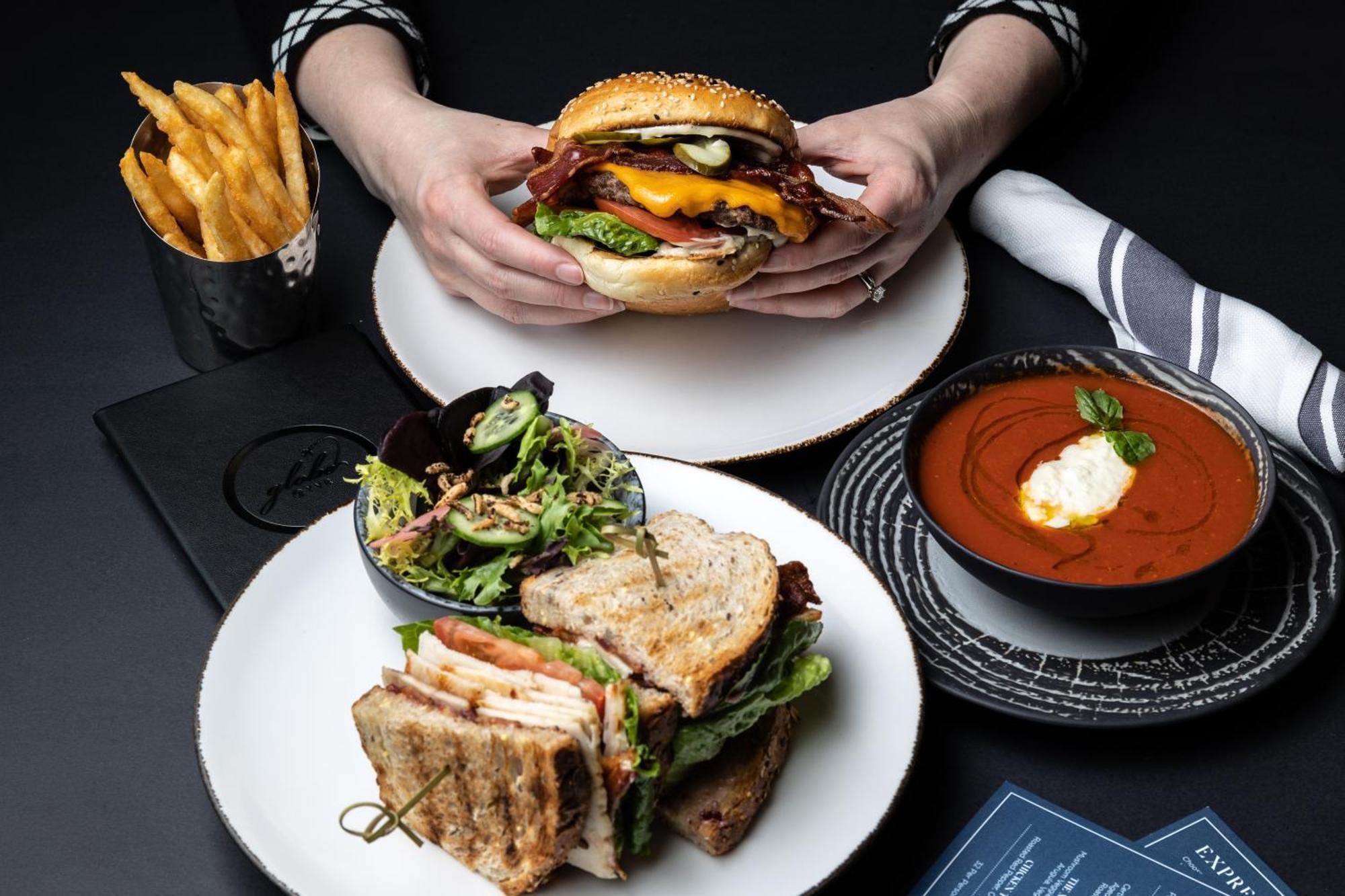 Fairmont Vancouver Airport In-Terminal Hotel Richmond Eksteriør bilde A selection of dishes from the restaurant