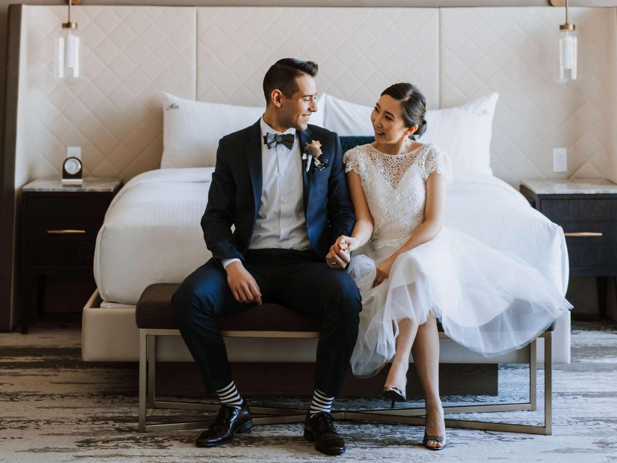 Fairmont Vancouver Airport In-Terminal Hotel Richmond Eksteriør bilde Wedding couple