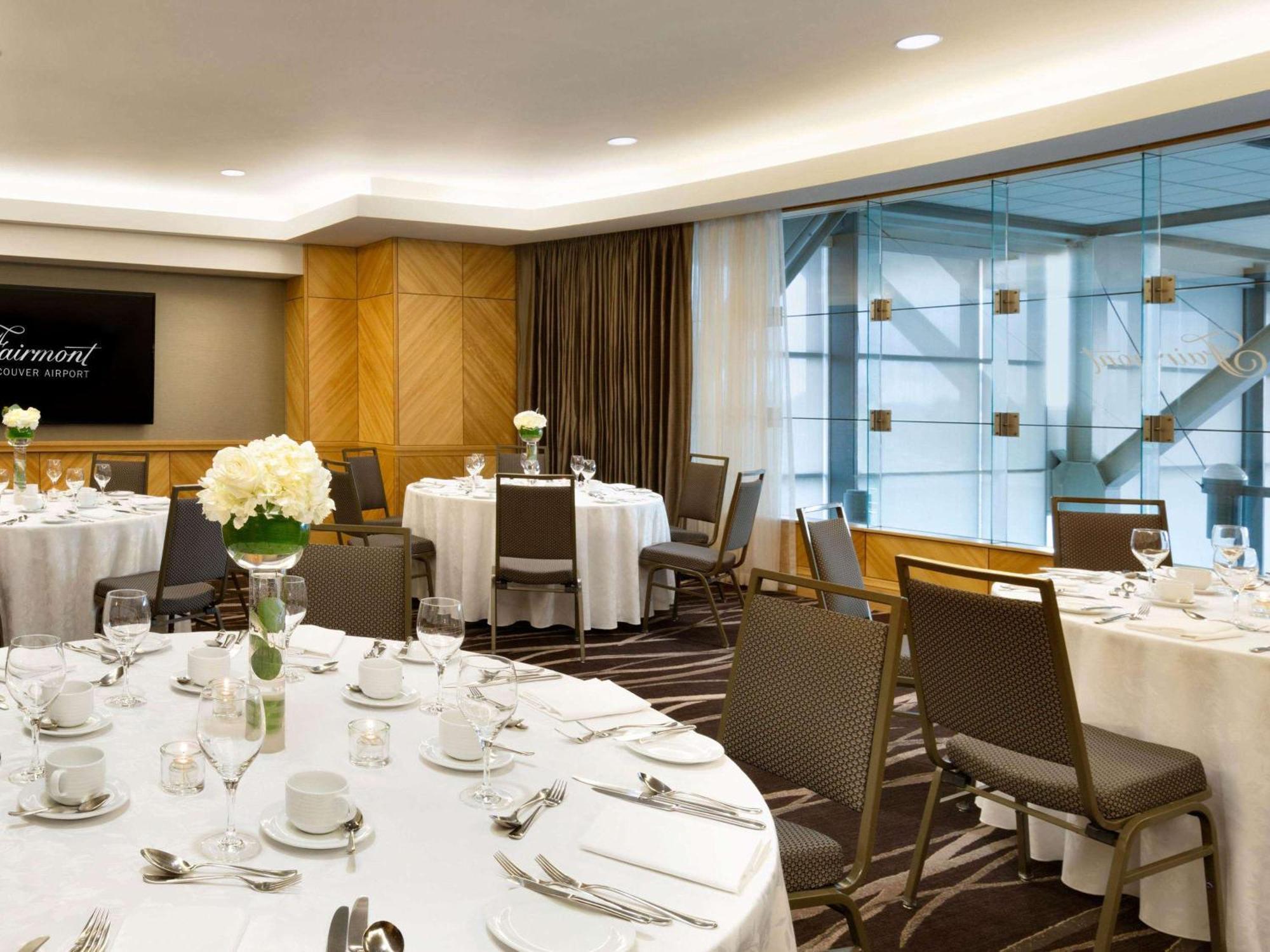 Fairmont Vancouver Airport In-Terminal Hotel Richmond Eksteriør bilde The Crown Palladium
