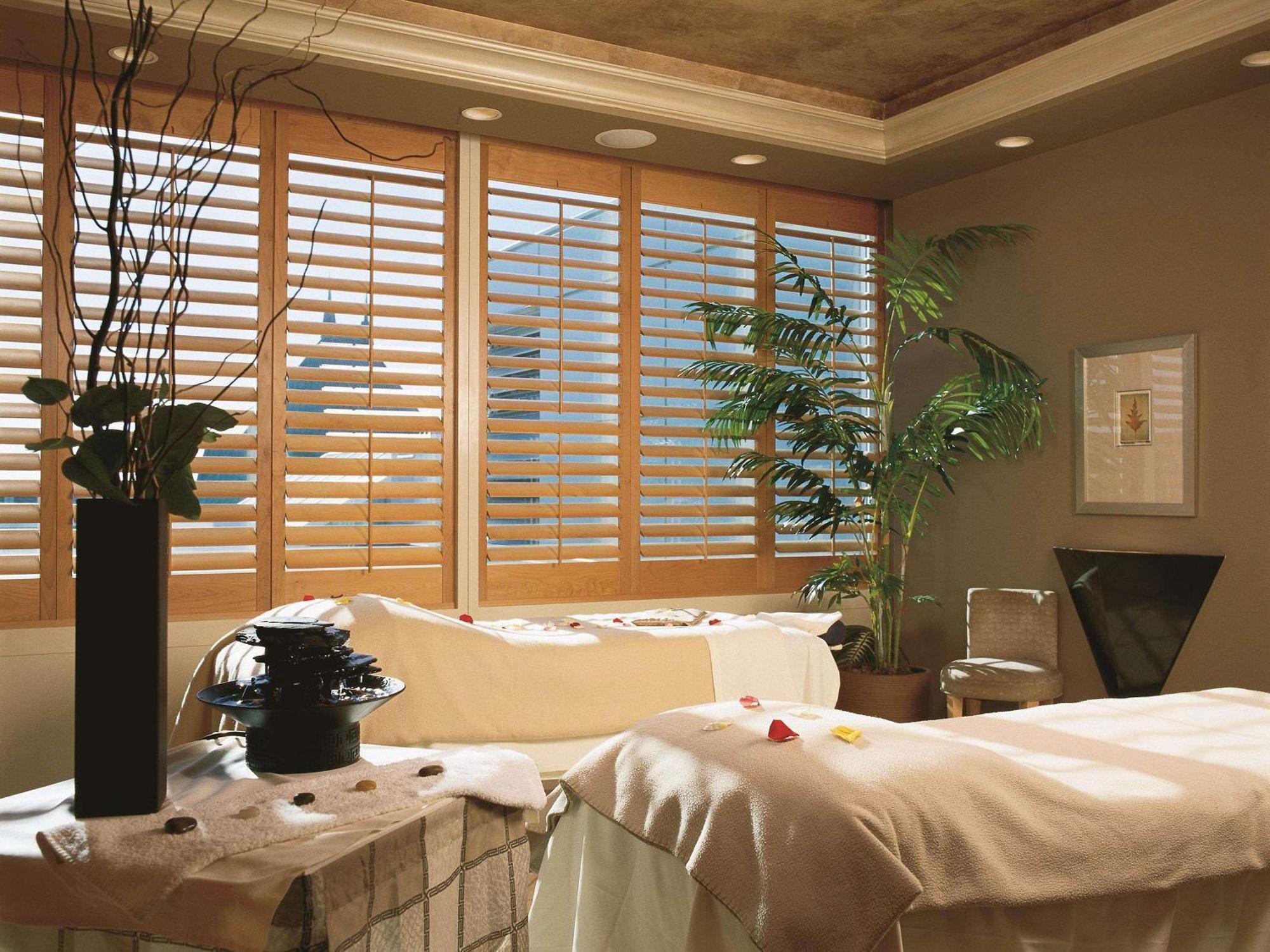 Fairmont Vancouver Airport In-Terminal Hotel Richmond Eksteriør bilde A spa treatment room