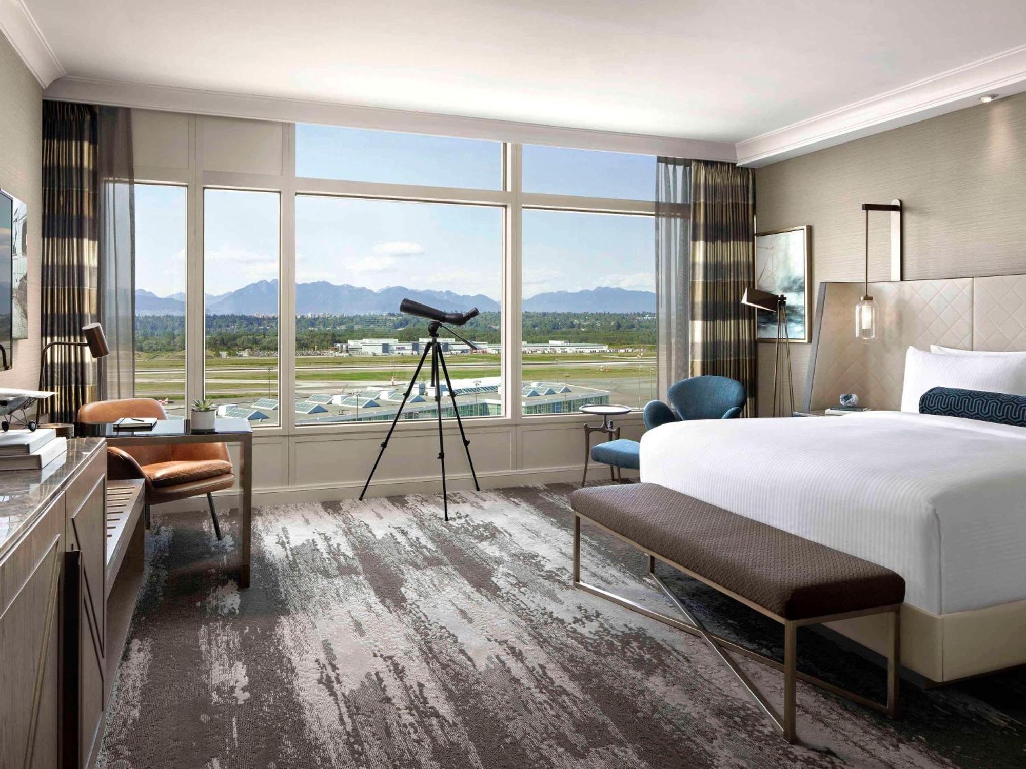 Fairmont Vancouver Airport In-Terminal Hotel Richmond Eksteriør bilde A guest room at the new hotel
